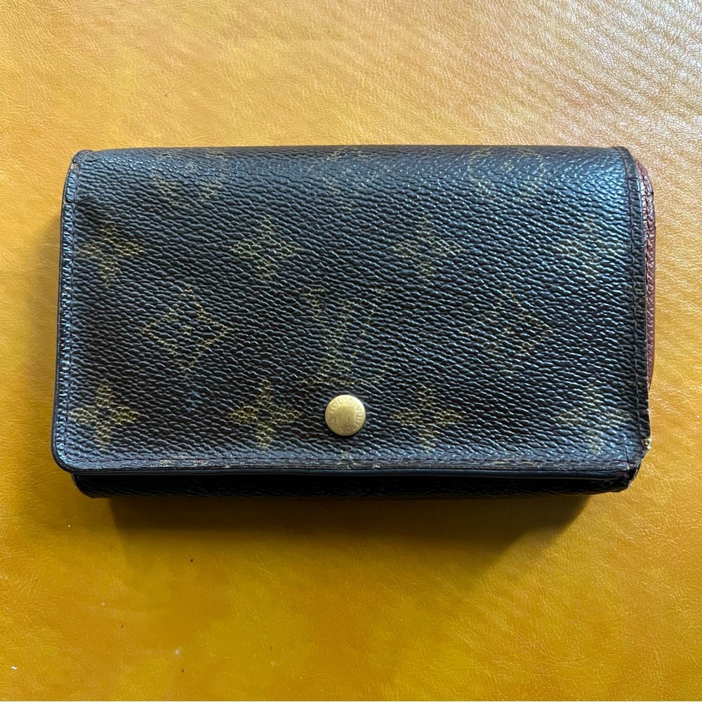 LOUIS VUITTON Monogram‎ Wallet (Authentic)